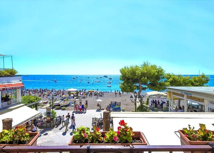 Costanzo Beachfront Air Conditioning And Free Wi-fi *