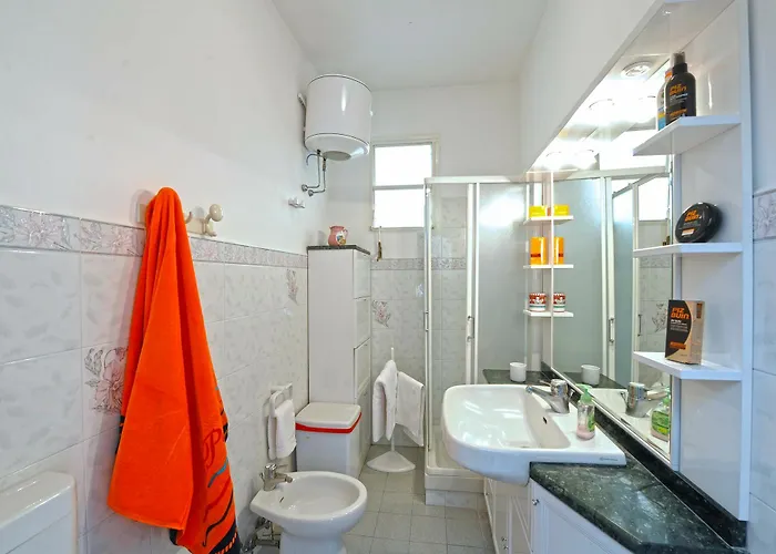 Costanzo Beachfront Air Conditioning And Free Wi-fi דירה *