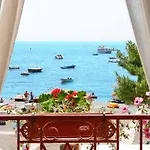 Daire Costanzo Beachfront Air Conditioning And Free Wi-fi