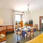 Costanzo Beachfront Air Conditioning And Free Wi-fi *