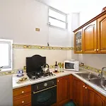 Daire Costanzo Beachfront Air Conditioning And Free Wi-fi