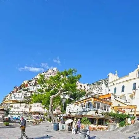 Costanzo Beachfront Air Conditioning And Free Wi-fi