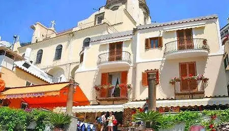 Costanzo Beachfront Air Conditioning And Free Wi-fi