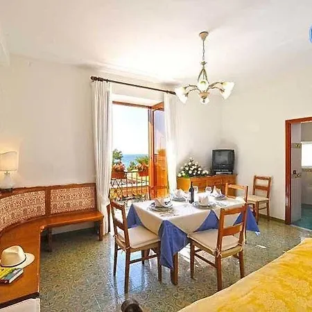 Costanzo Beachfront Air Conditioning And Free Wi-fi *