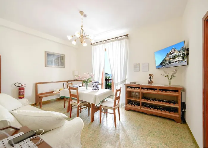 Apartman Costanzo Beachfront Air Conditioning And Free Wi-fi *
