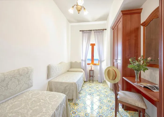 Costanzo Beachfront Air Conditioning And Free Wi-fi