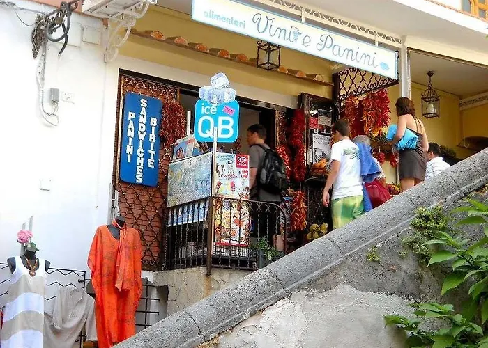 Apartman Costanzo Beachfront Air Conditioning And Free Wi-fi