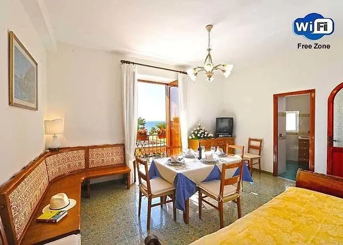 Costanzo Beachfront Air Conditioning And Free Wi-fi *