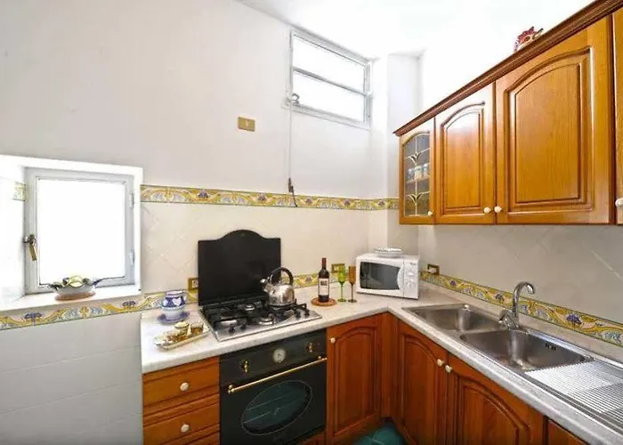 Appartement Costanzo Beachfront Air Conditioning And Free Wi-fi