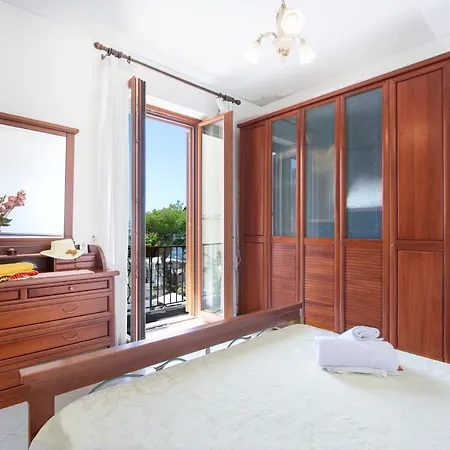 Costanzo Beachfront Air Conditioning And Free Wi-fi Apartmán Positano