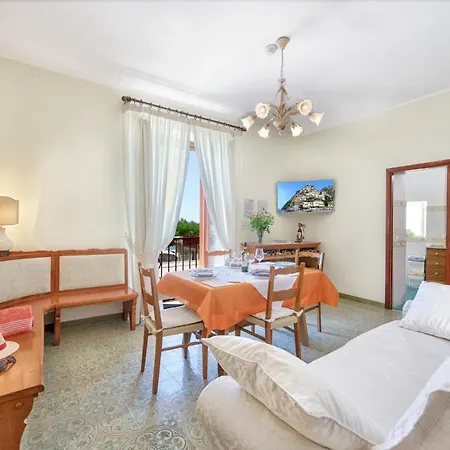 Costanzo Beachfront Air Conditioning And Free Wi-fi Apartmán