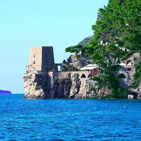 Costanzo Beachfront Air Conditioning And Free Wi-fi *