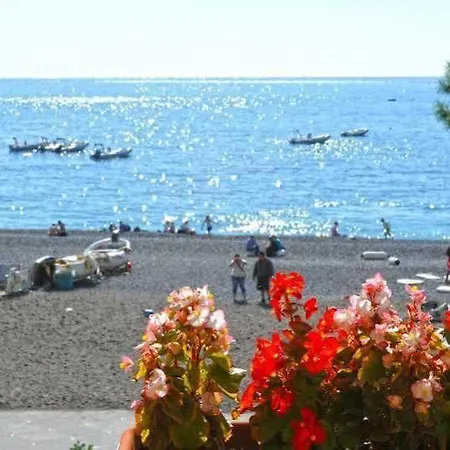 Apartmán Costanzo Beachfront Air Conditioning And Free Wi-fi *