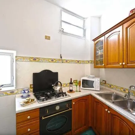 Apartmán Costanzo Beachfront Air Conditioning And Free Wi-fi